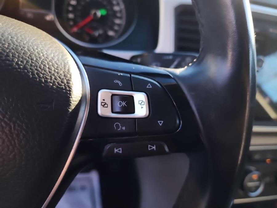 2018 Volkswagen Atlas 3.6L V6 SE 4MOTION photo