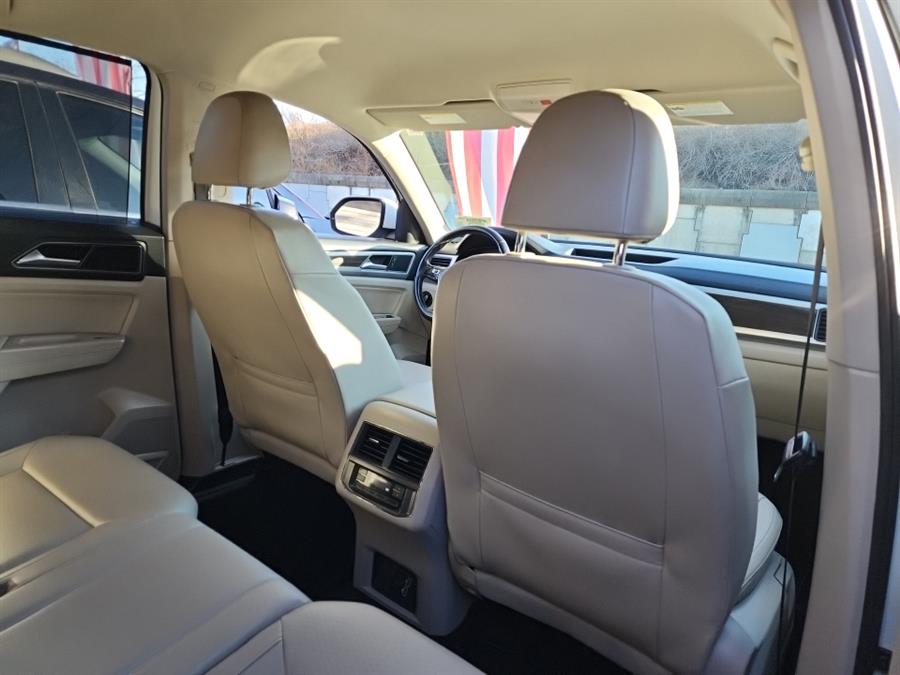 2018 Volkswagen Atlas 3.6L V6 SE 4MOTION photo