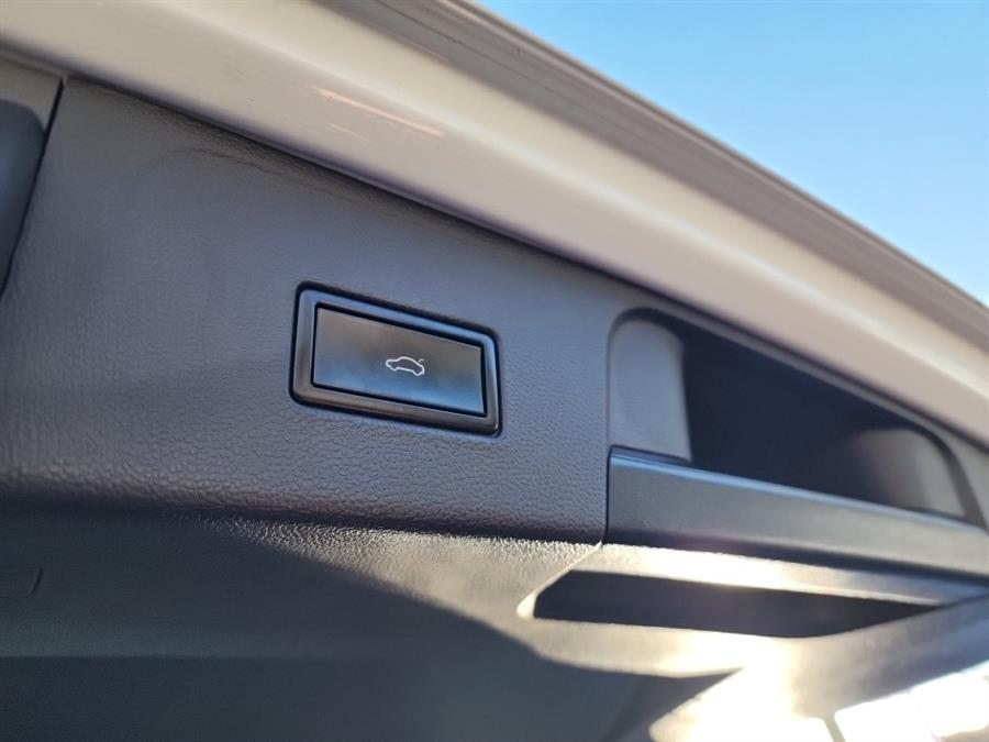 2018 Volkswagen Atlas 3.6L V6 SE 4MOTION photo