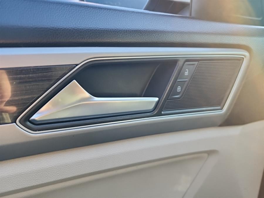 2018 Volkswagen Atlas 3.6L V6 SE 4MOTION photo