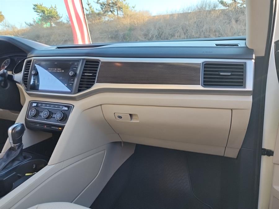 2018 Volkswagen Atlas 3.6L V6 SE 4MOTION photo
