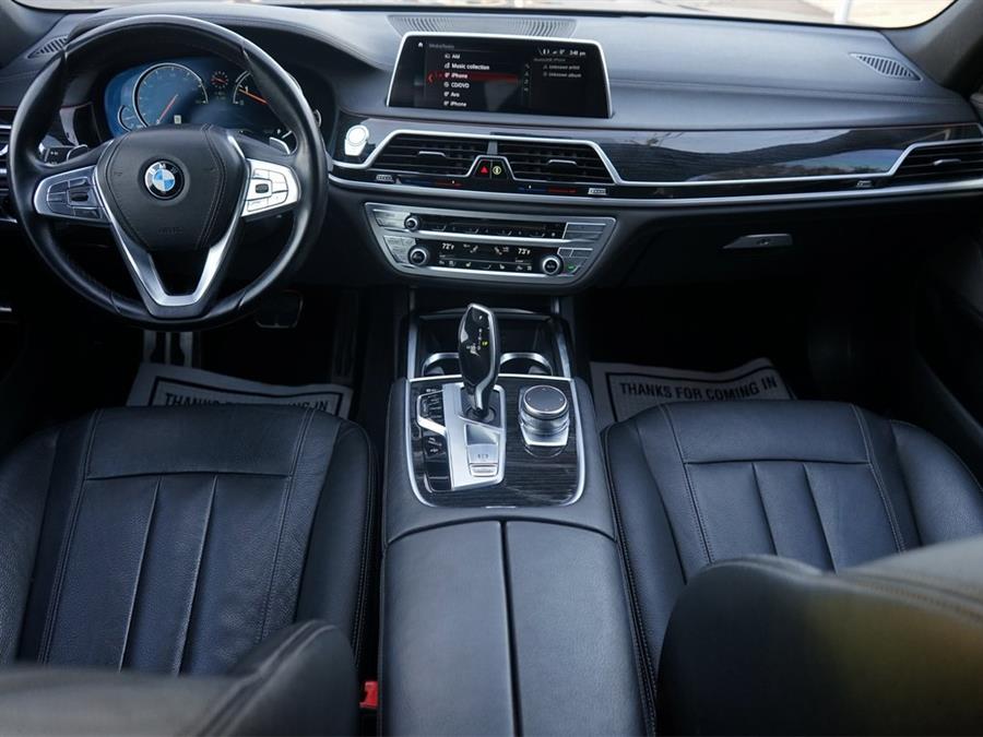 2019 BMW 7-Series 740i photo
