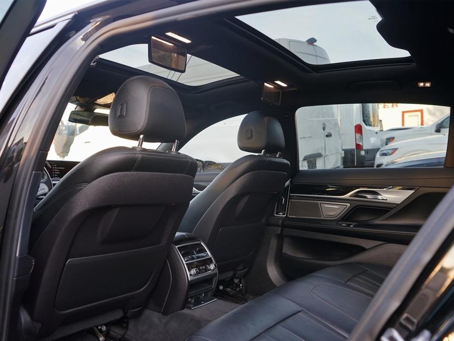 2019 BMW 7-Series 740i photo