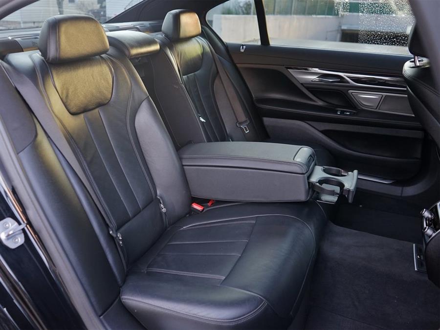 2019 BMW 7-Series 740i photo