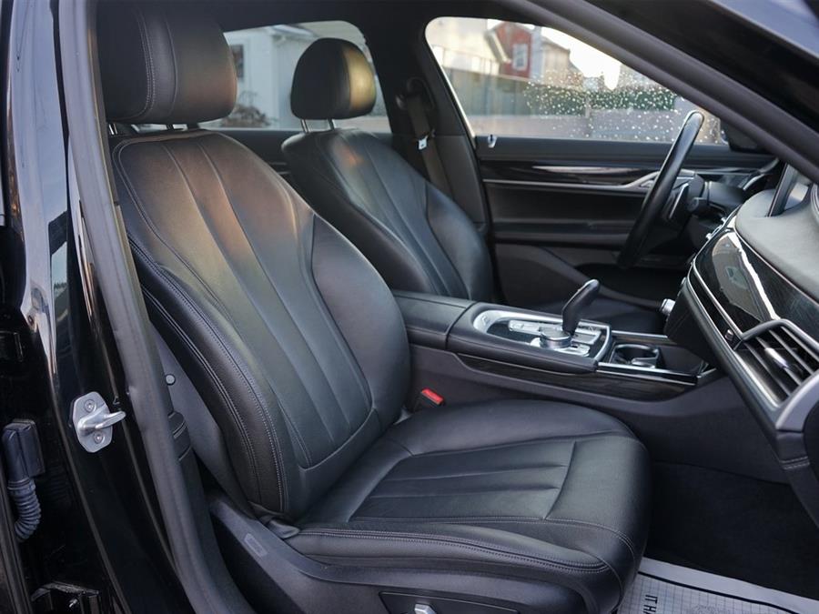 2019 BMW 7-Series 740i photo