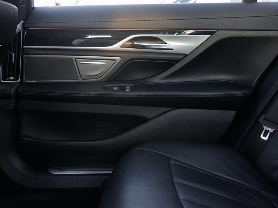 2019 BMW 7-Series 740i photo