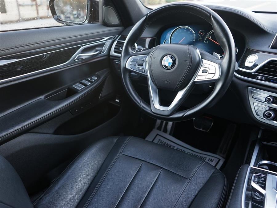 2019 BMW 7-Series 740i photo