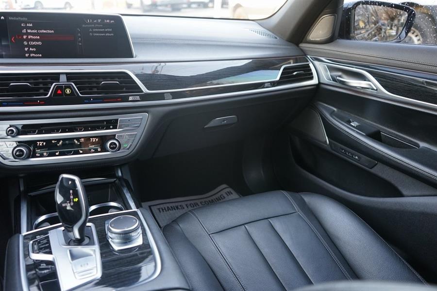 2019 BMW 7-Series 740i photo