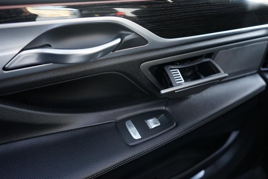 2019 BMW 7-Series 740i photo