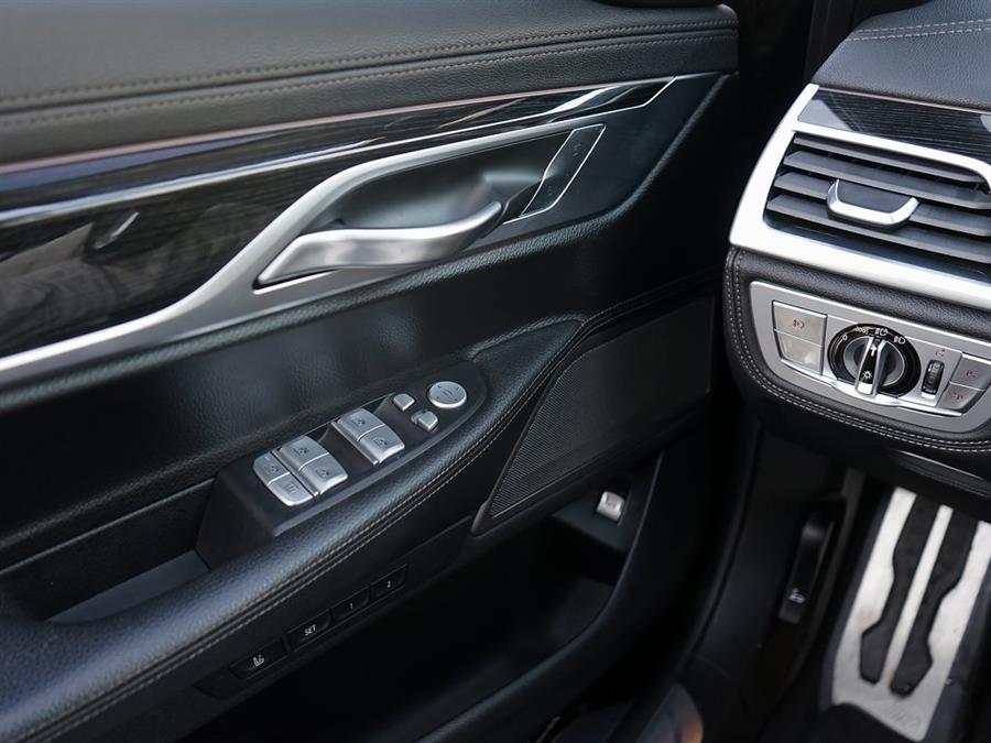 2019 BMW 7-Series 740i photo