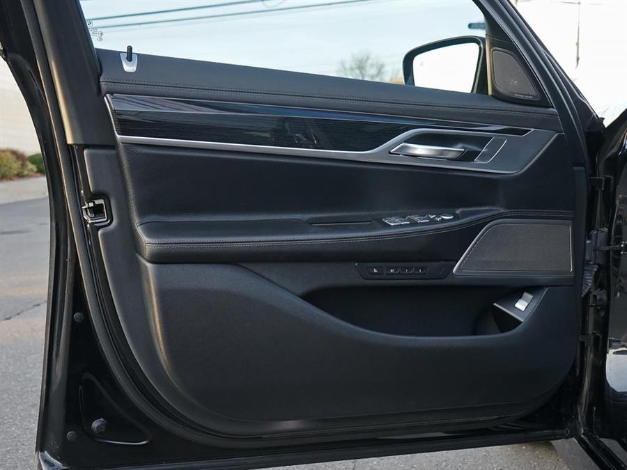 2019 BMW 7-Series 740i photo