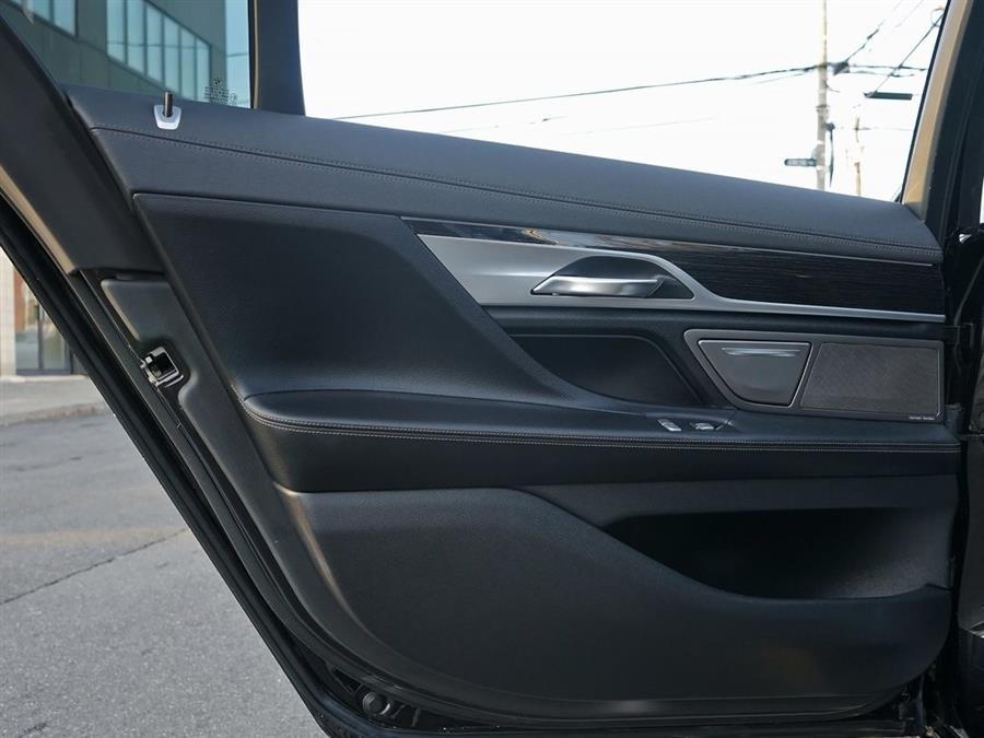 2019 BMW 7-Series 740i photo