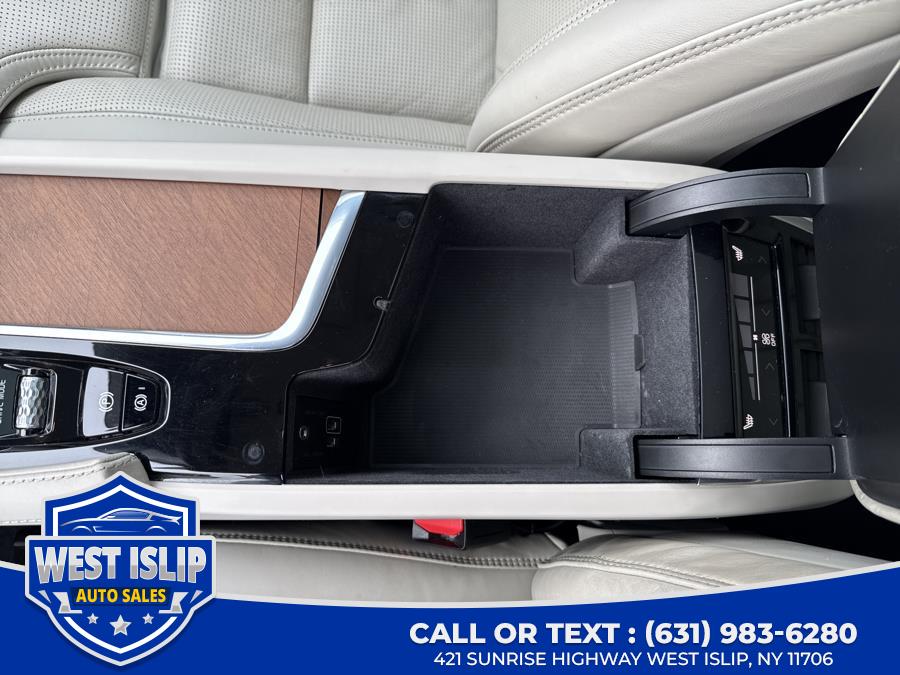 2017 Volvo XC90 T8 eAWD Plug-In Hybrid 7-Passe photo