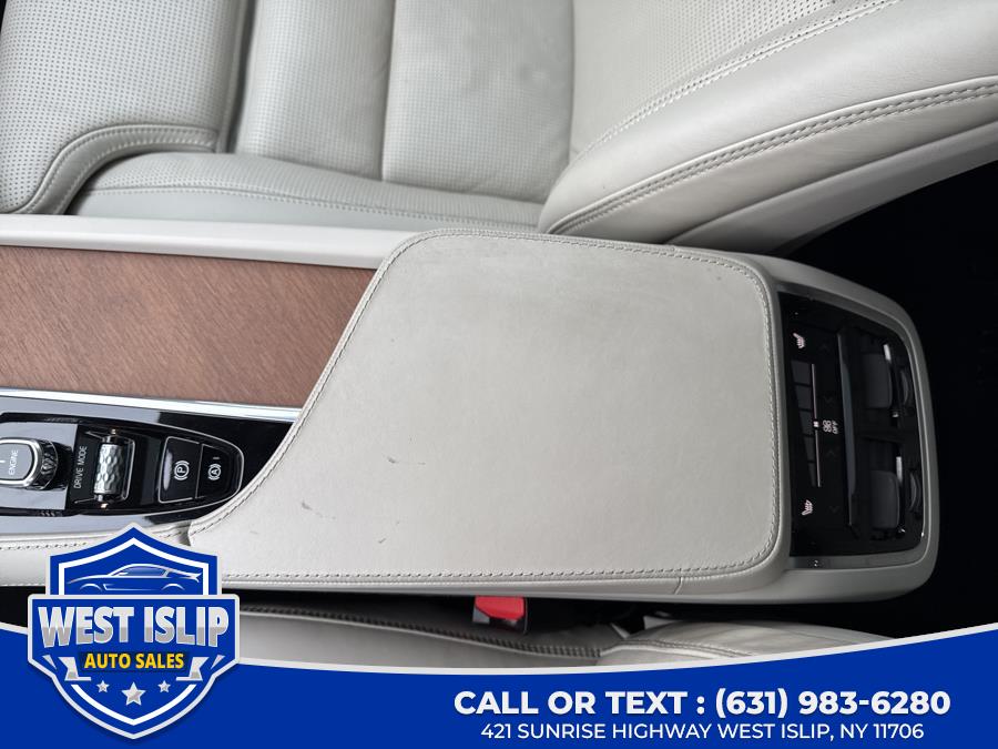 2017 Volvo XC90 T8 eAWD Plug-In Hybrid 7-Passe photo