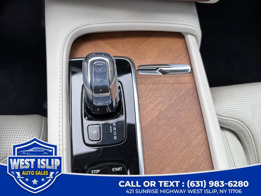 2017 Volvo XC90 T8 eAWD Plug-In Hybrid 7-Passe photo