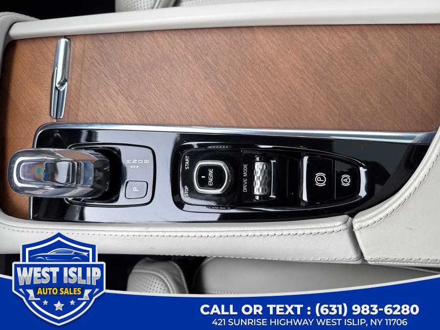 2017 Volvo XC90 T8 eAWD Plug-In Hybrid 7-Passe photo