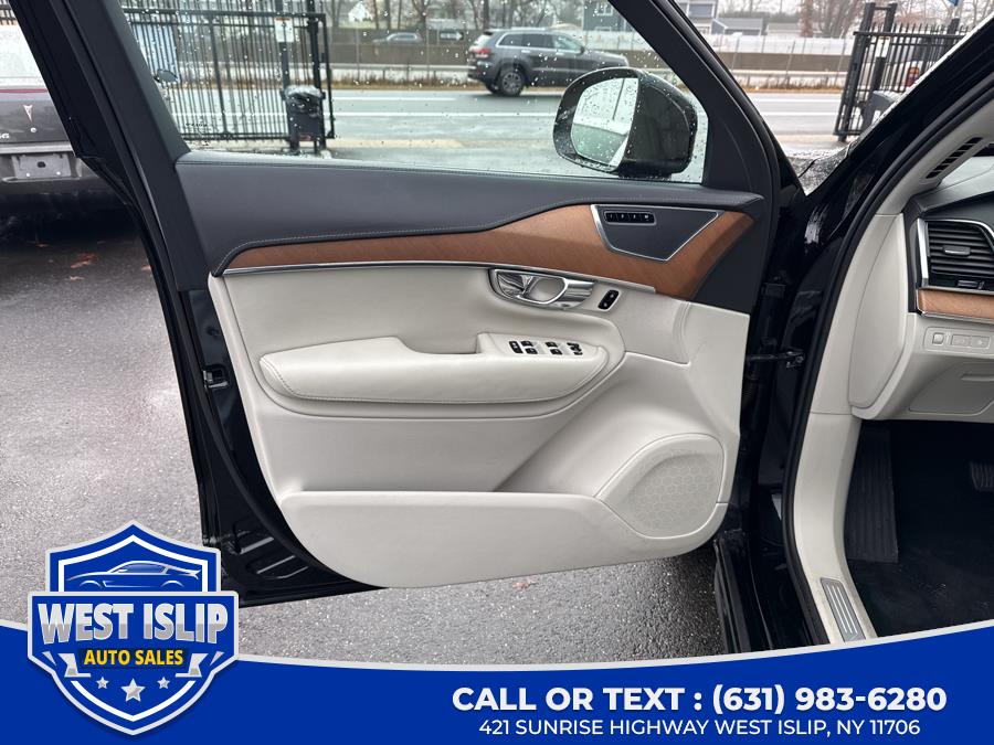 2017 Volvo XC90 T8 eAWD Plug-In Hybrid 7-Passe photo