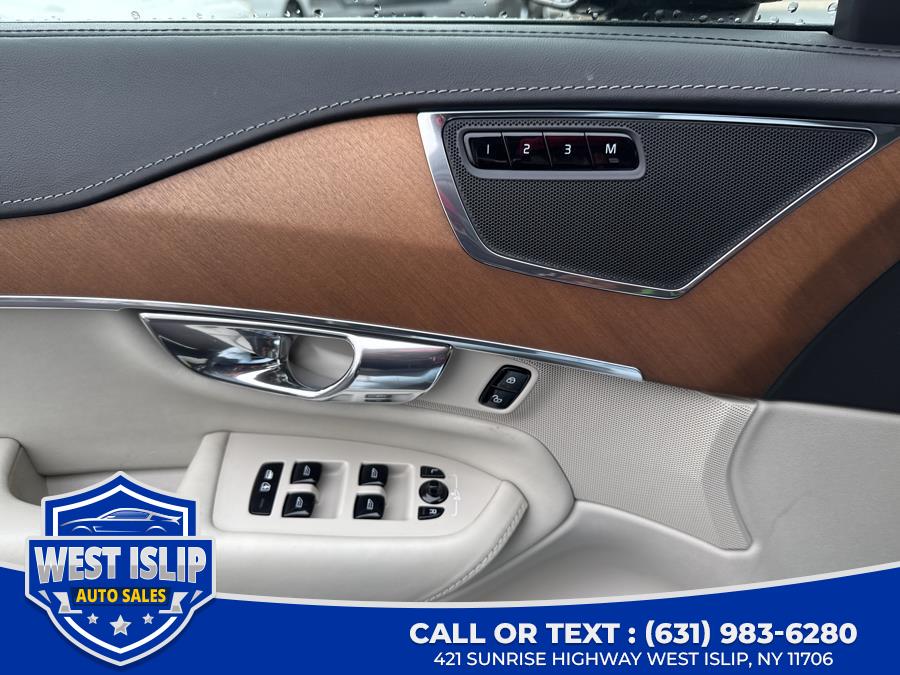 2017 Volvo XC90 T8 eAWD Plug-In Hybrid 7-Passe photo
