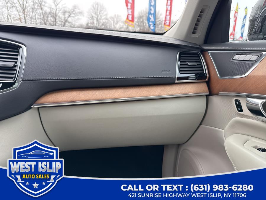 2017 Volvo XC90 T8 eAWD Plug-In Hybrid 7-Passe photo