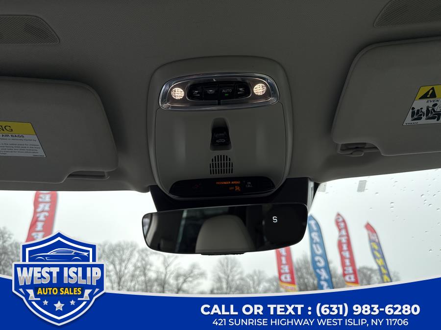 2017 Volvo XC90 T8 eAWD Plug-In Hybrid 7-Passe photo