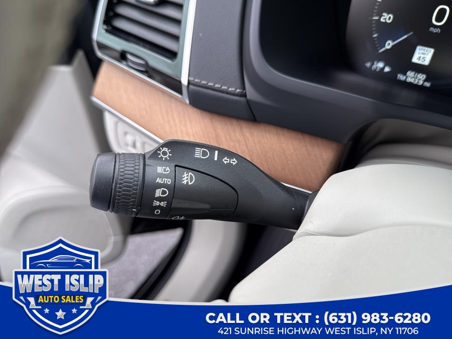 2017 Volvo XC90 T8 eAWD Plug-In Hybrid 7-Passe photo
