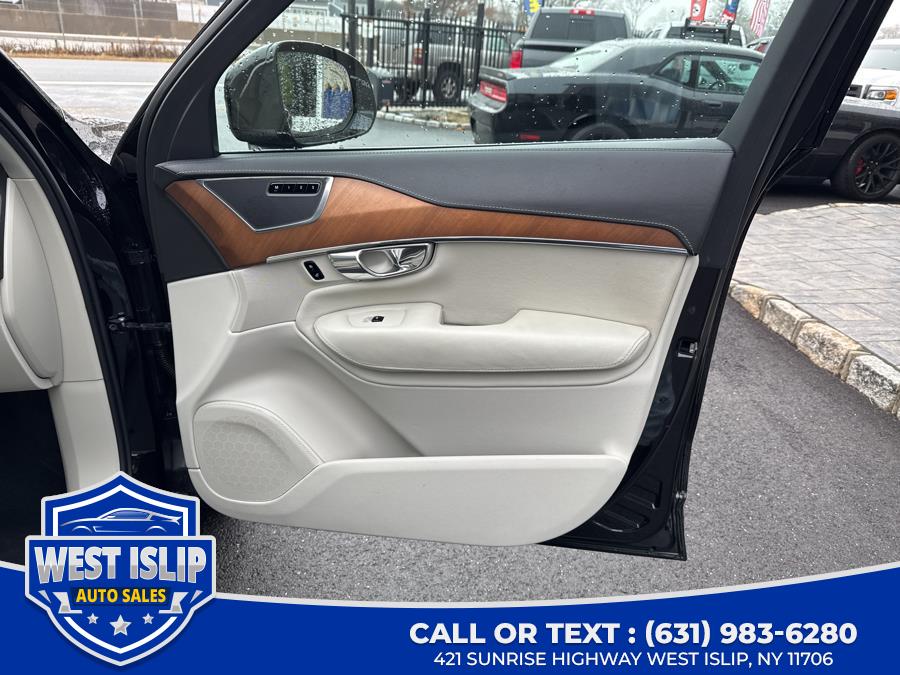 2017 Volvo XC90 T8 eAWD Plug-In Hybrid 7-Passe photo