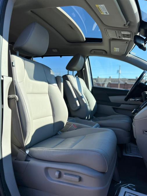 2016 Honda Odyssey 5dr EX-L photo
