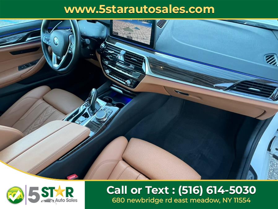 2021 BMW 5-Series 530i xDrive Sedan photo