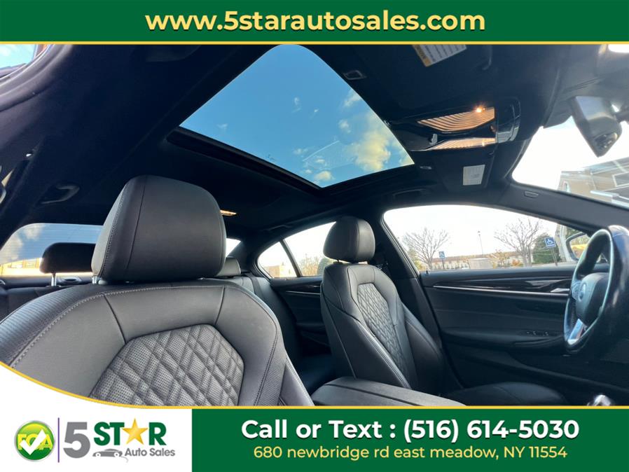 2021 BMW 5-Series 530i xDrive Sedan photo