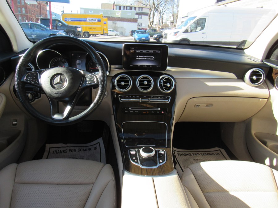 2019 Mercedes-Benz GLC 300 Sport photo