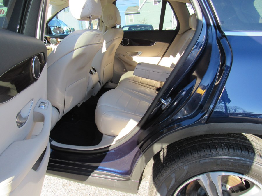 2019 Mercedes-Benz GLC 300 Sport photo