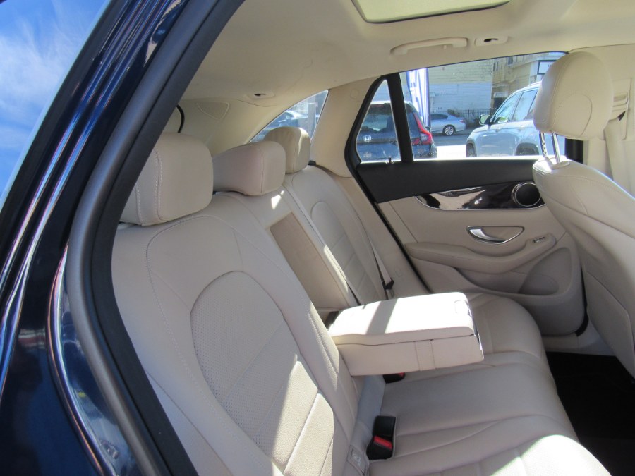 2019 Mercedes-Benz GLC 300 Sport photo
