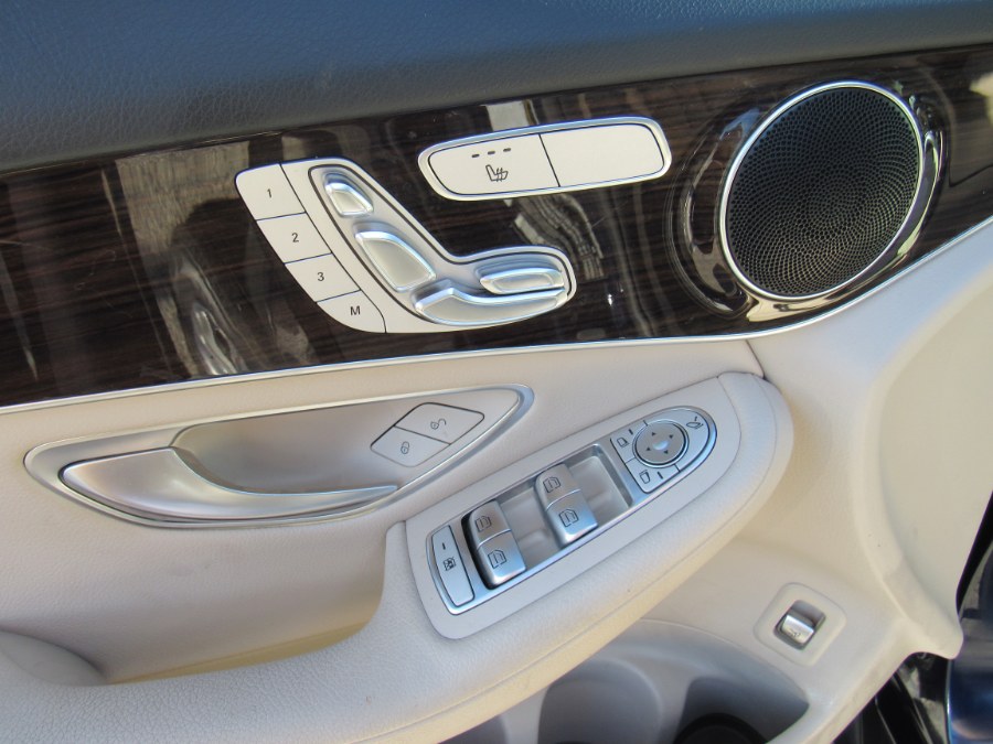 2019 Mercedes-Benz GLC 300 Sport photo