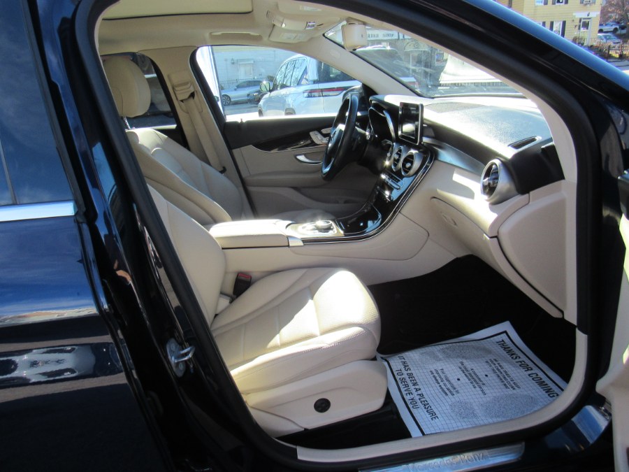 2019 Mercedes-Benz GLC 300 Sport photo