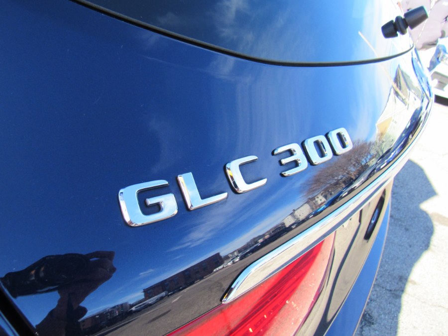 2019 Mercedes-Benz GLC 300 Sport photo