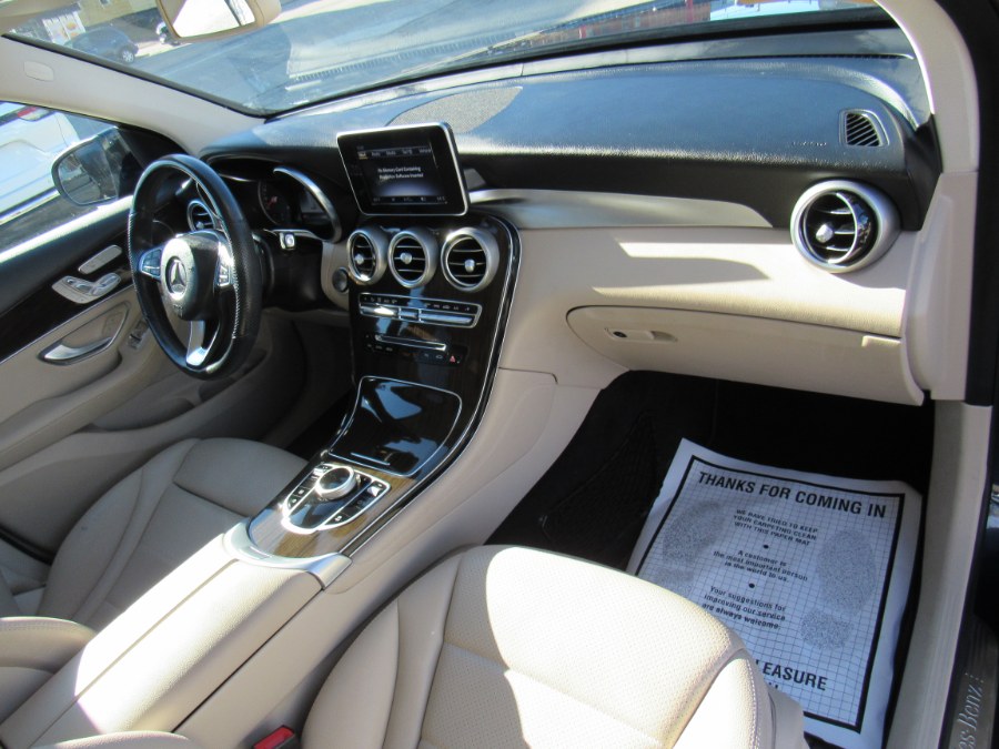 2019 Mercedes-Benz GLC 300 Sport photo