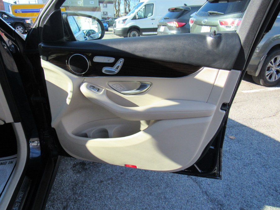 2019 Mercedes-Benz GLC 300 Sport photo
