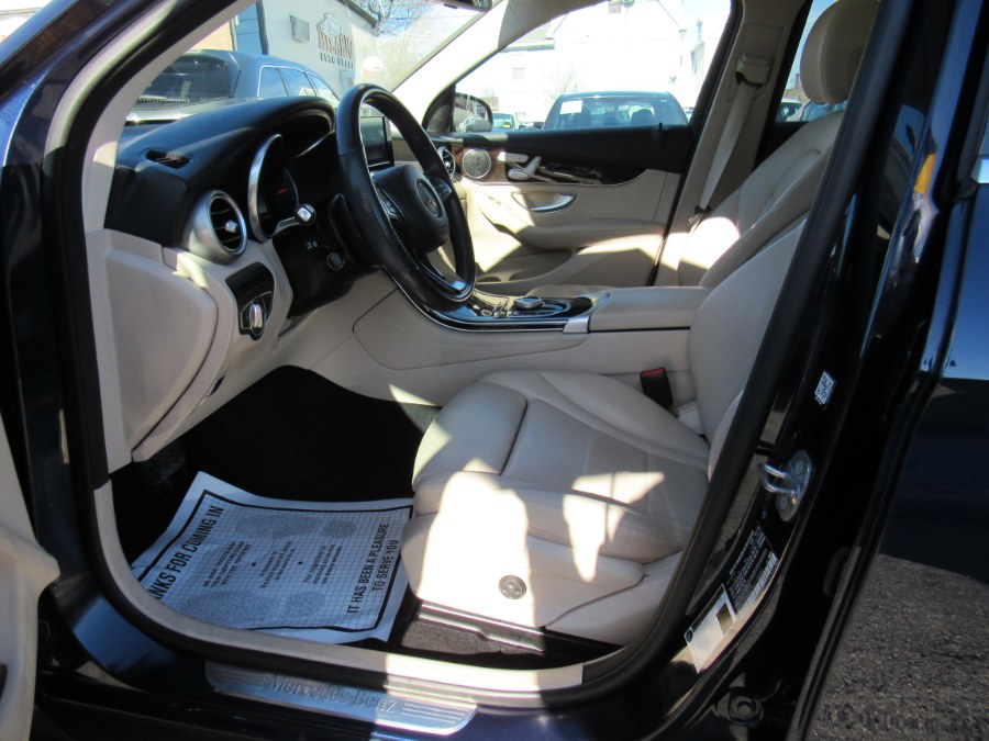 2019 Mercedes-Benz GLC 300 Sport photo