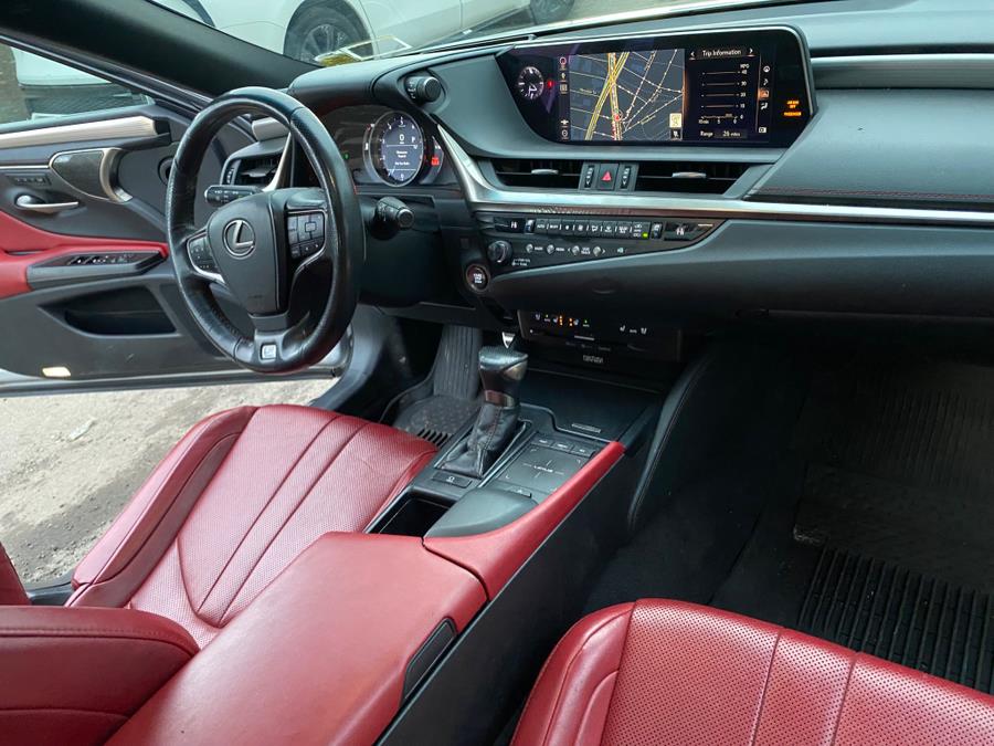 2019 Lexus ES ES photo