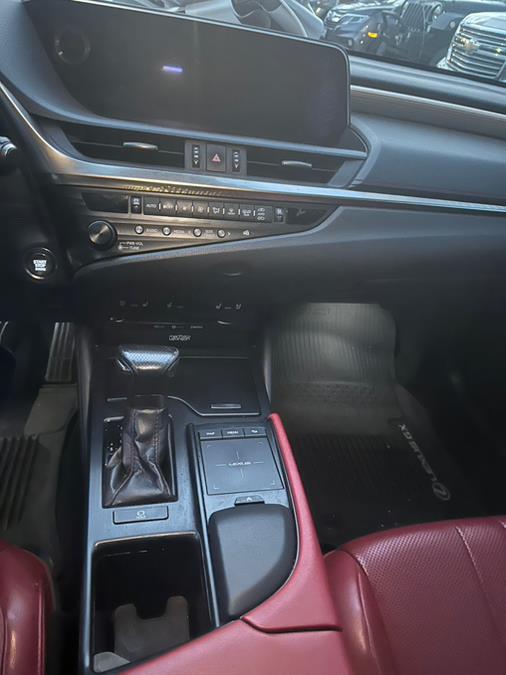 2019 Lexus ES ES photo
