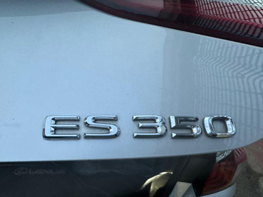 2019 Lexus ES ES photo