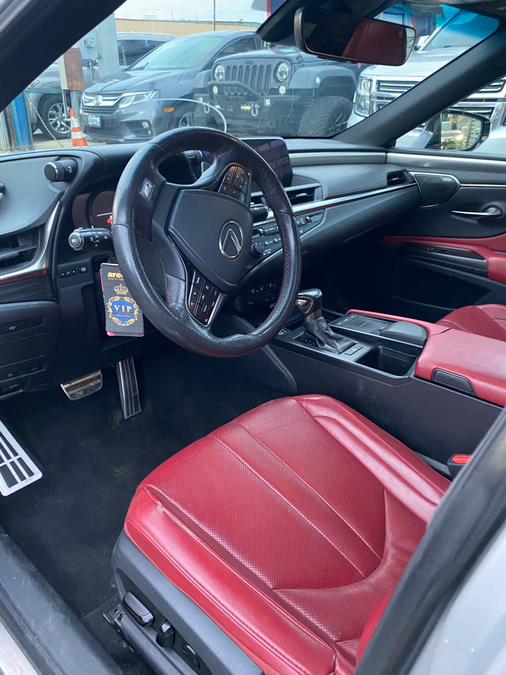 2019 Lexus ES ES photo