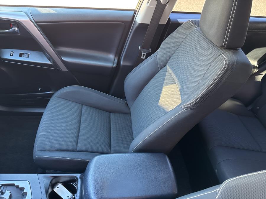 2017 Toyota RAV4 Hybrid XLE AWD photo