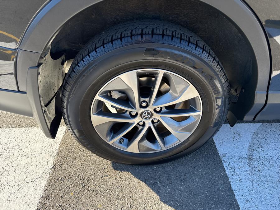 2017 Toyota RAV4 Hybrid XLE AWD photo