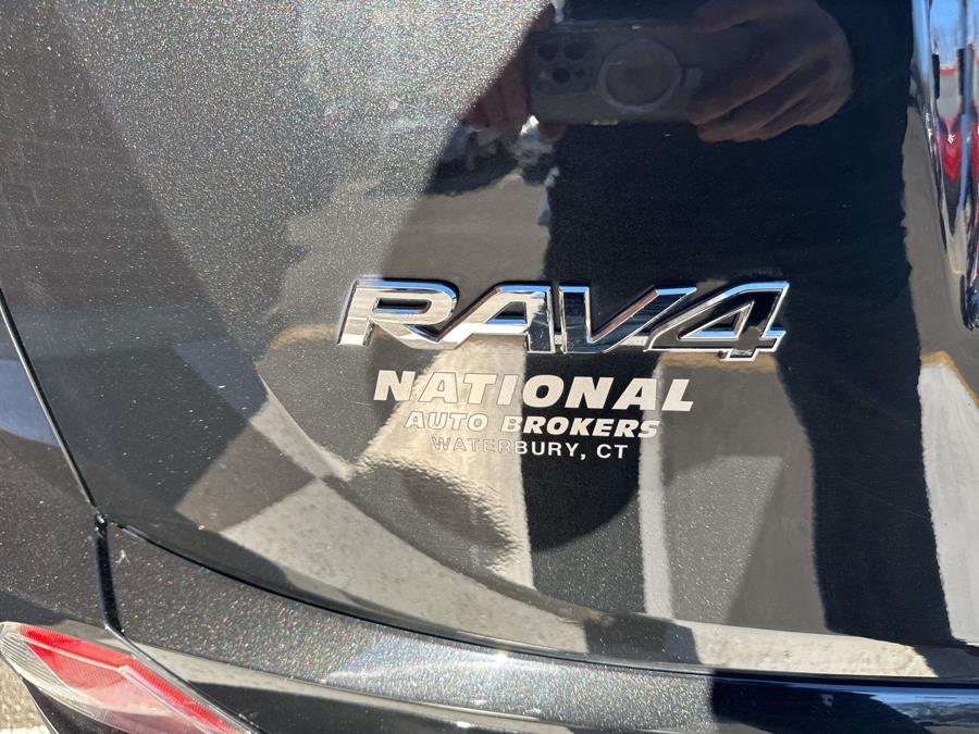 2017 Toyota RAV4 Hybrid XLE AWD photo