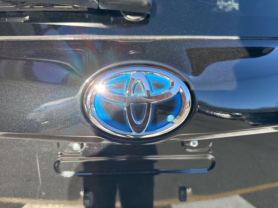 2017 Toyota RAV4 Hybrid XLE AWD photo