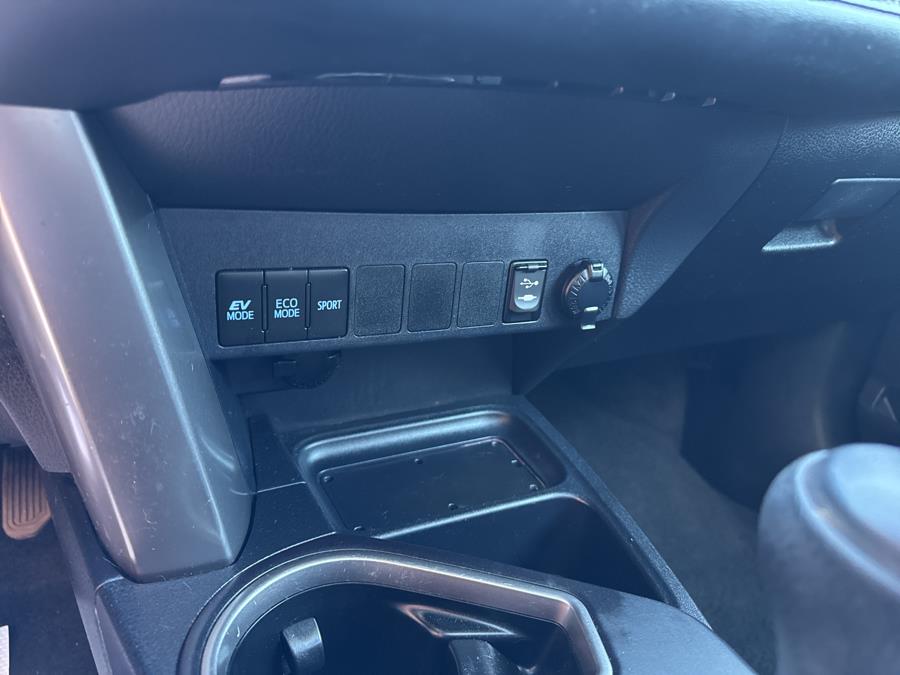 2017 Toyota RAV4 Hybrid XLE AWD photo