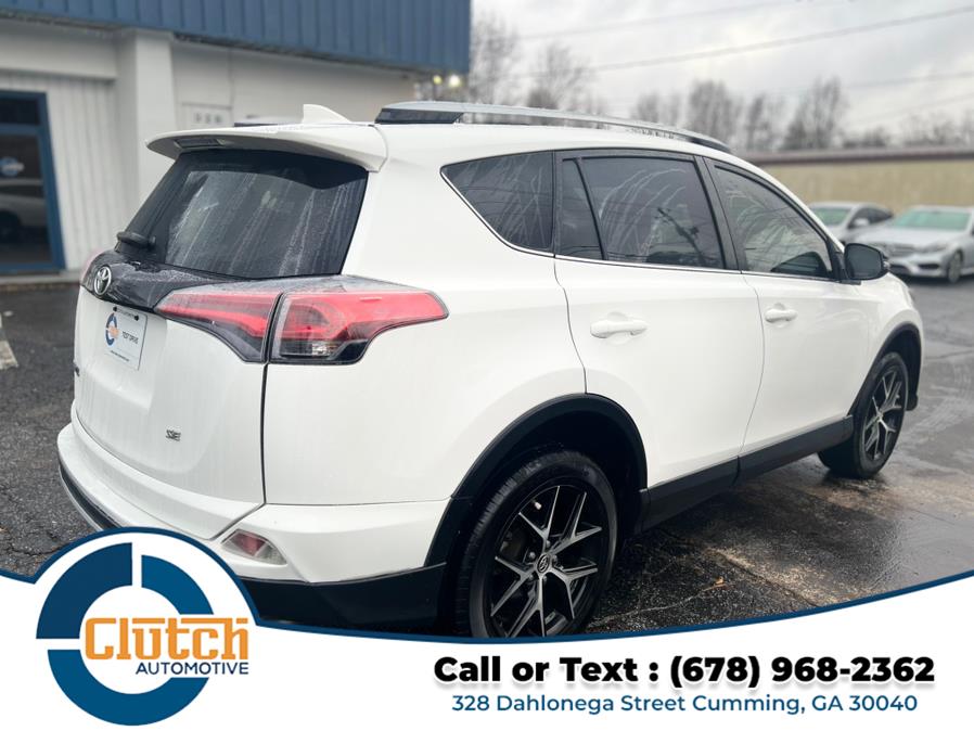 2018 Toyota RAV4 SE FWD (Natl) photo