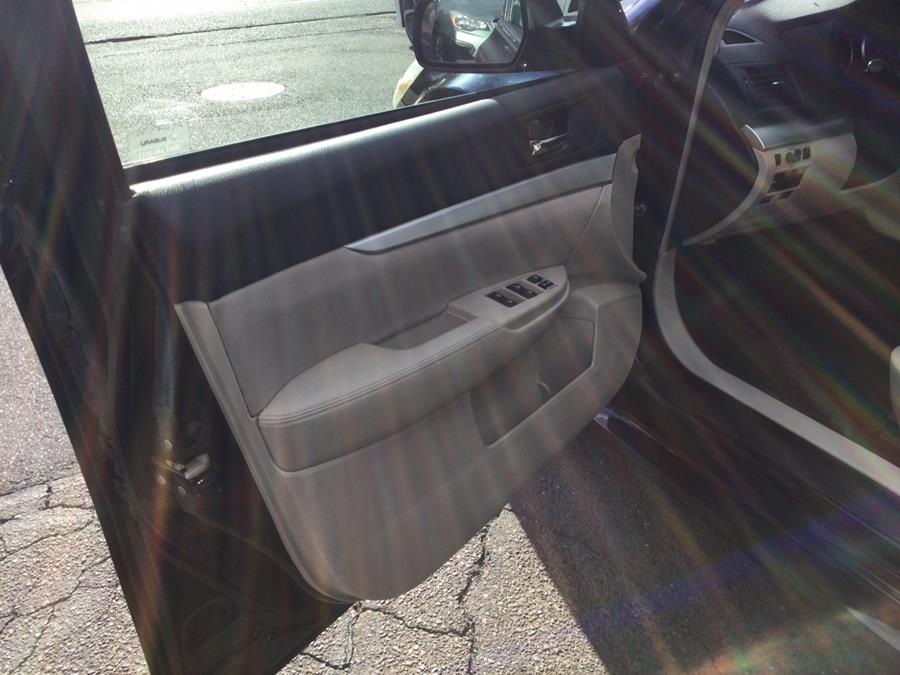 2013 Subaru Legacy 2.5i Premium photo
