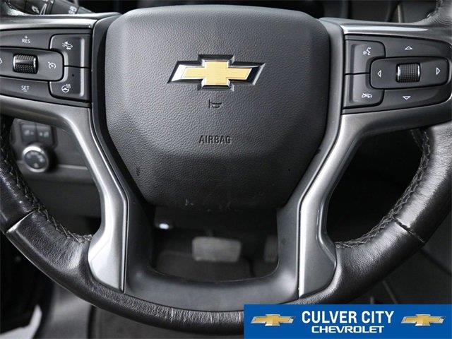 2023 Chevrolet Suburban Premier photo